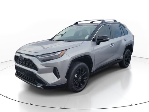 Used 2025 Toyota RAV4 XSE AWD/4WD image 3