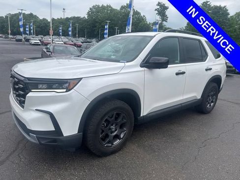 Used 2024 Honda Pilot TrailSport image 3