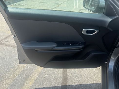 Used 2025 Kia K4 LXS image 18