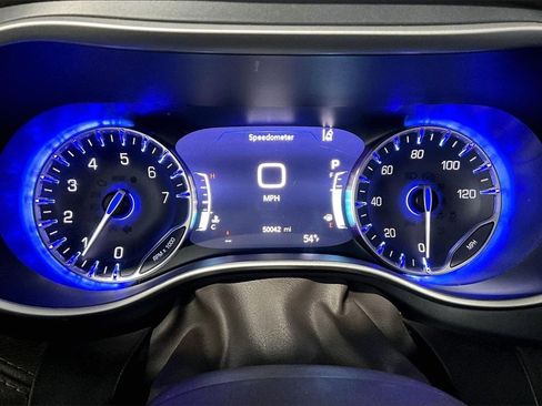 Used 2021 Chrysler Pacifica Touring image 13