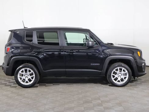 Used 2023 Jeep Renegade Latitude AWD/4WD image 17