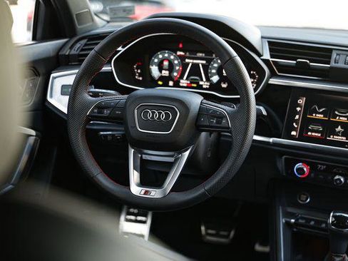 Certified 2025 Audi Q3 2.0T Premium Plus image 28