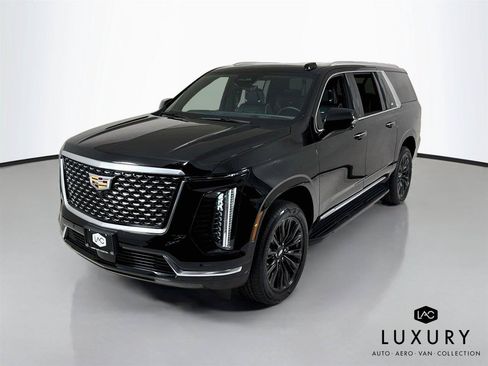 Used 2025 Cadillac Escalade ESV Premium Luxury AWD/4WD image 4