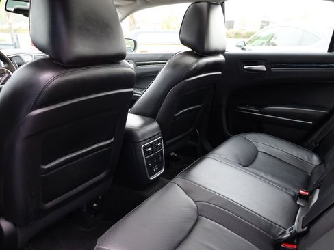 Used 2016 Chrysler 300 C image 15