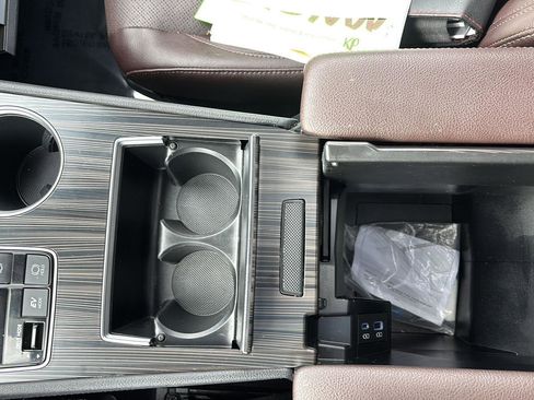 Used 2023 Toyota Sienna Platinum image 30