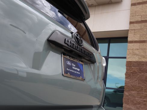 Used 2022 Toyota 4Runner TRD Off-Road AWD/4WD image 19