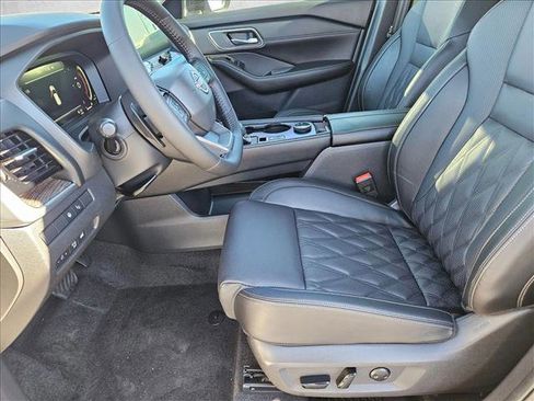 New 2026 Nissan Rogue Platinum w/ Platinum Premium Package image 3