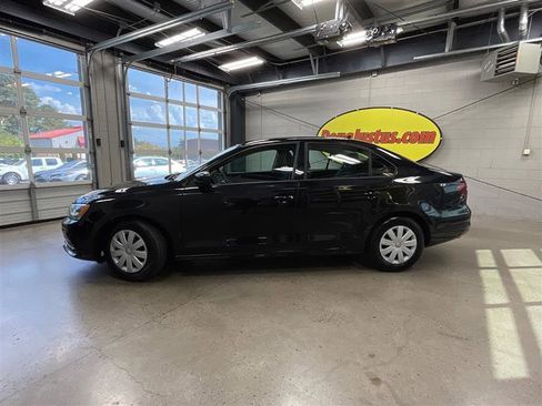 Used 2016 Volkswagen Jetta S FWD image 2