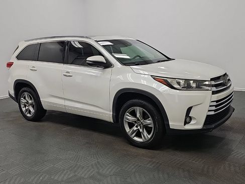 Used 2017 Toyota Highlander Limited FWD image 3