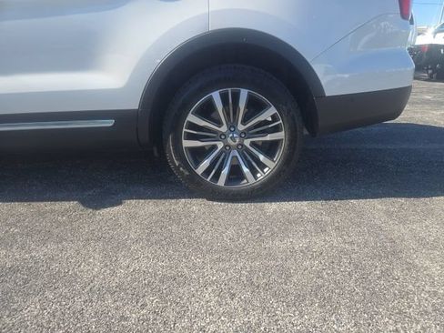Used 2017 Ford Explorer Platinum AWD/4WD image 6