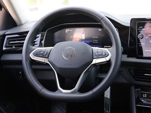 Certified 2025 Volkswagen Jetta S FWD image 21