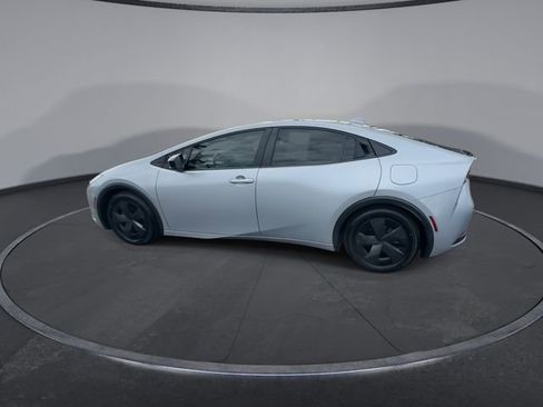 Used 2024 Toyota Prius LE image 9