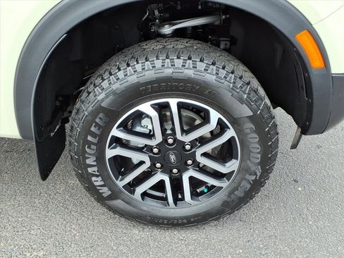 Certified 2025 Ford Ranger Lariat w/ Convenience Package image 9