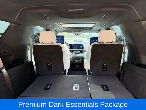 Used 2025 Chevrolet Suburban Premier AWD/4WD image 37