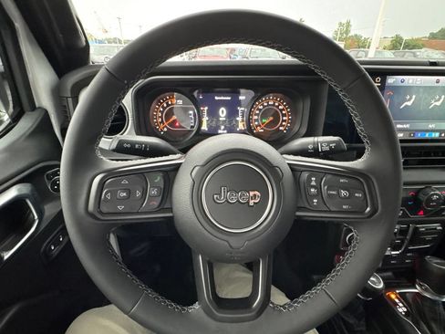 Certified 2026 Jeep Gladiator Sport AWD/4WD image 8