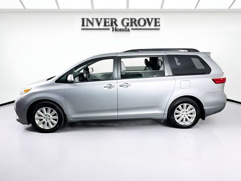 Used 2017 Toyota Sienna XLE Premium AWD/4WD image 8