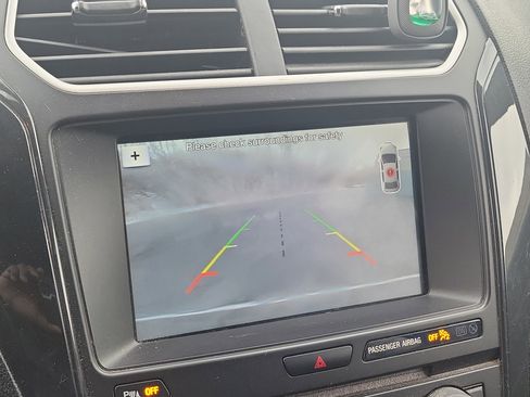 Used 2018 Ford Explorer XLT w/ Equipment Group 202A image 16