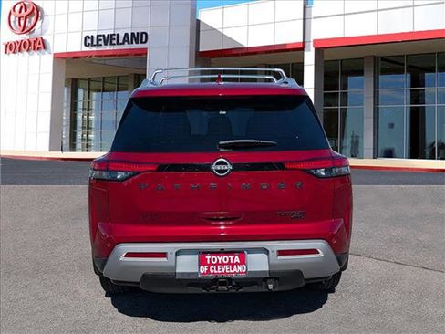 Used 2024 Nissan Pathfinder Platinum w/ Black Appearance Package image 6