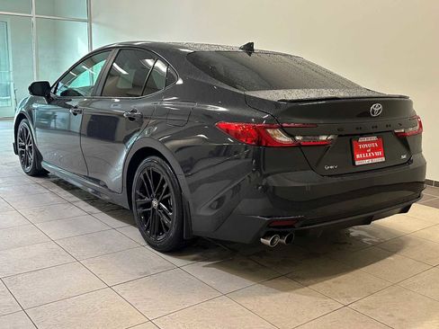 Used 2025 Toyota Camry SE image 4