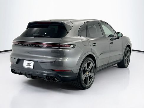 Used 2024 Porsche Cayenne AWD/4WD image 5