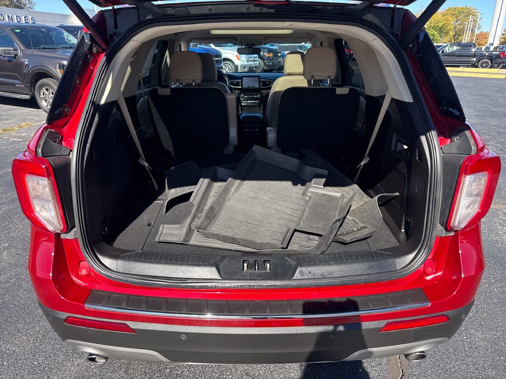 Used 2021 Ford Explorer Limited w/ Equipment Group 301A AWD/4WD image 13