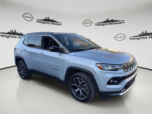 Used 2025 Jeep Compass Limited AWD/4WD image 5