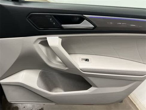 Certified 2022 Volkswagen Tiguan SE R-Line image 23