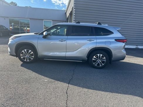 Used 2023 Toyota Highlander L image 8