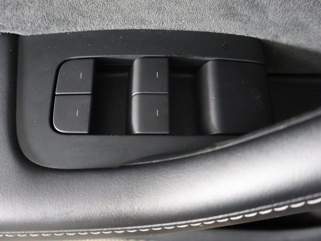 Used 2023 Tesla Model Y Long Range AWD/4WD image 41