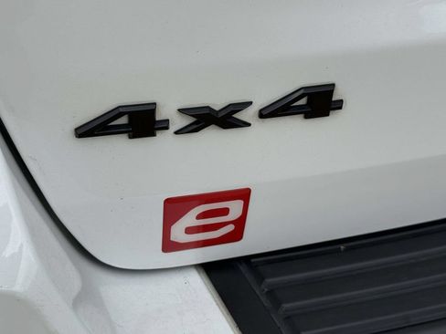 Used 2020 Jeep Grand Cherokee Altitude AWD/4WD image 39