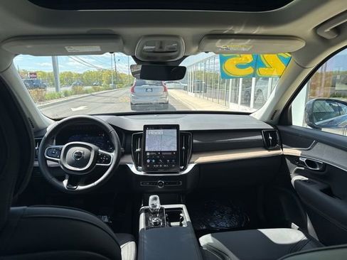 Certified 2025 Volvo XC90 B6 Plus AWD/4WD image 18