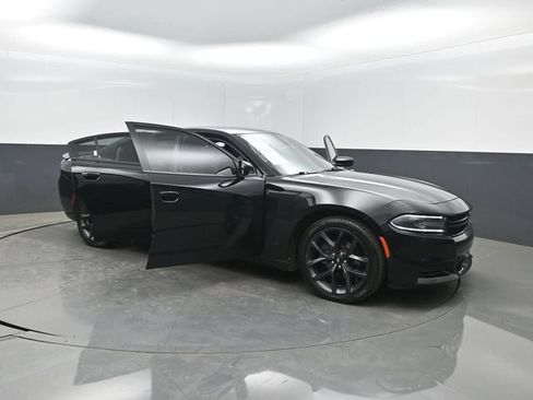 Used 2019 Dodge Charger SXT w/ Blacktop Package RWD image 38