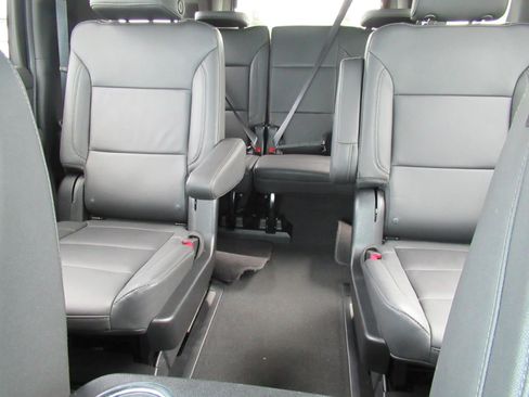 Used 2024 Chevrolet Suburban Z71 w/ Luxury Package AWD/4WD image 30