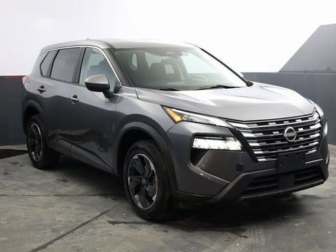 Used 2024 Nissan Rogue SV image 2