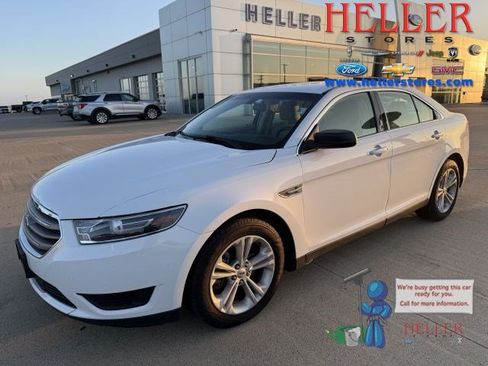 Used 2017 Ford Taurus SE FWD image 1