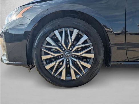Used 2025 Nissan Altima 2.5 SV FWD image 21