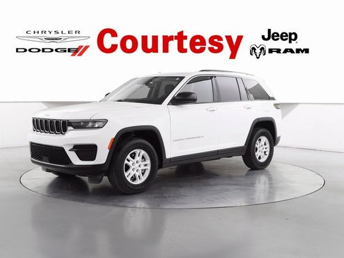 Certified 2022 Jeep Grand Cherokee Laredo w/ Luxury Tech Group I image 9
