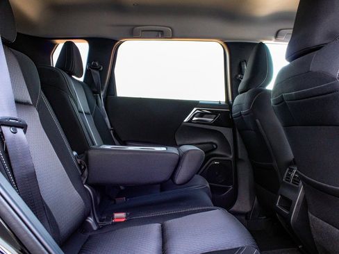 New 2025 Mitsubishi Outlander ES image 39