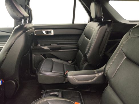 Used 2020 Ford Explorer XLT w/ Equipment Group 202A image 18