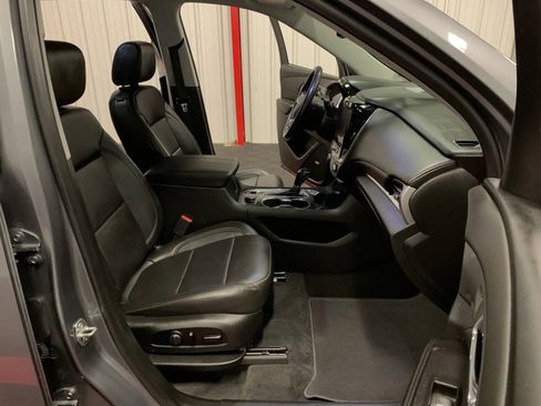 Used 2020 Chevrolet Traverse RS image 45