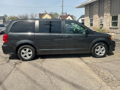 Used 2012 Dodge Grand Caravan SE image 2