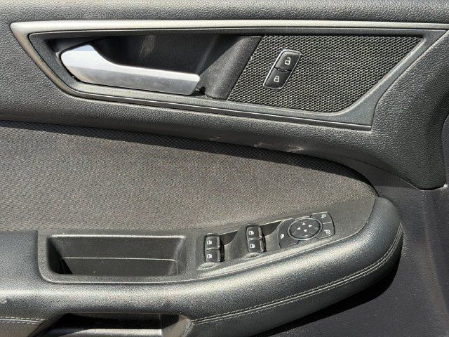 Used 2019 Ford Edge SE FWD image 21