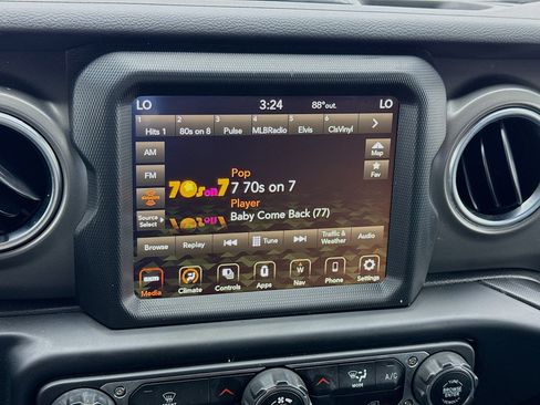 Used 2022 Jeep Wrangler Unlimited Rubicon 4xe AWD/4WD image 11