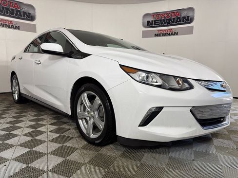 Used 2018 Chevrolet Volt LT image 1