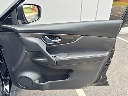 Used 2019 Nissan Rogue SV w/ Premium Package FWD image 42