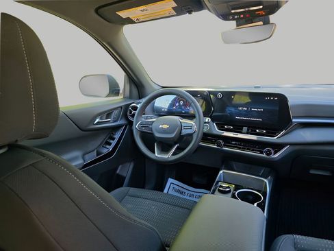 New 2026 Chevrolet Equinox LT image 9