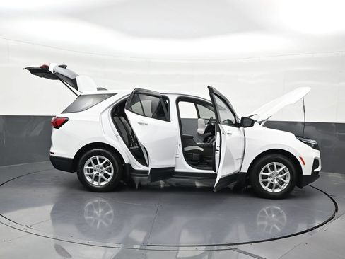 Used 2024 Chevrolet Equinox LS FWD image 34
