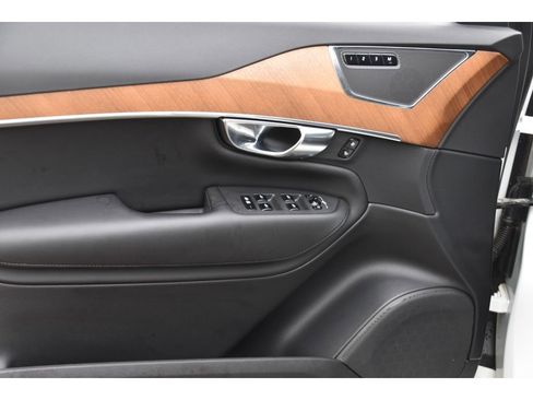 Certified 2023 Volvo XC90 B5 Plus image 28