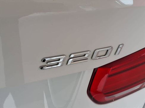 Used 2018 BMW 320i xDrive Sedan w/ Convenience Package image 19