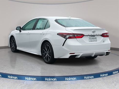 Used 2024 Toyota Camry SE image 8